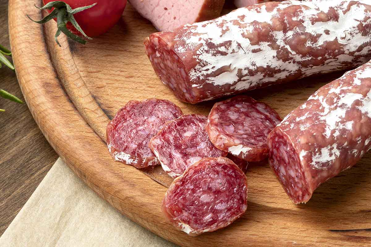 Tagliere con salumi tipici della nostra salumeria a Barcellona Pozzo di Gotto